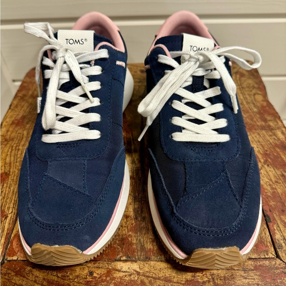 Toms